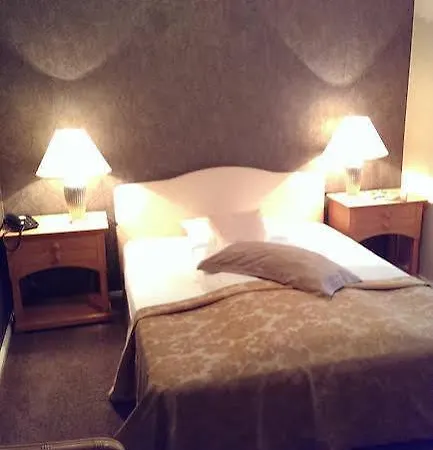 Haus Roedgen فندق 3*