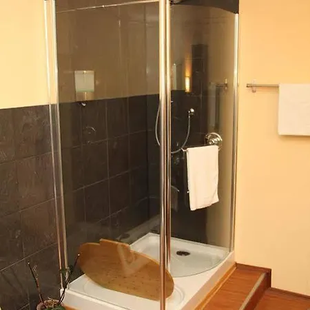 Haus Roedgen فندق 3*