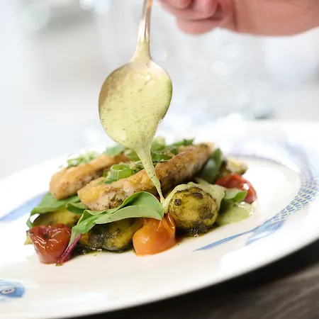 Haus Roedgen فندق