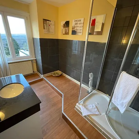 فندق Haus Roedgen 3*